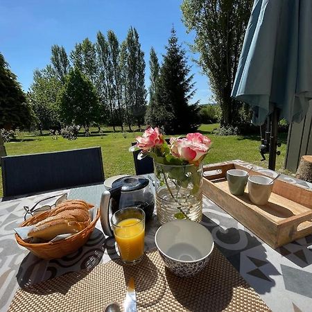 Le Vieil Home, Au Pied De La Cite Medievale La Haute-Chapelle 外观 照片
